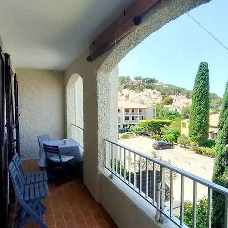 Brad's House. 아파트 *
